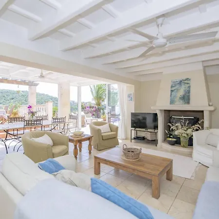Вилла Lovely Family Sleeps 8, With Stunning Views *
