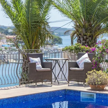 Villa Lovely Family Sleeps 8, With Stunning Views